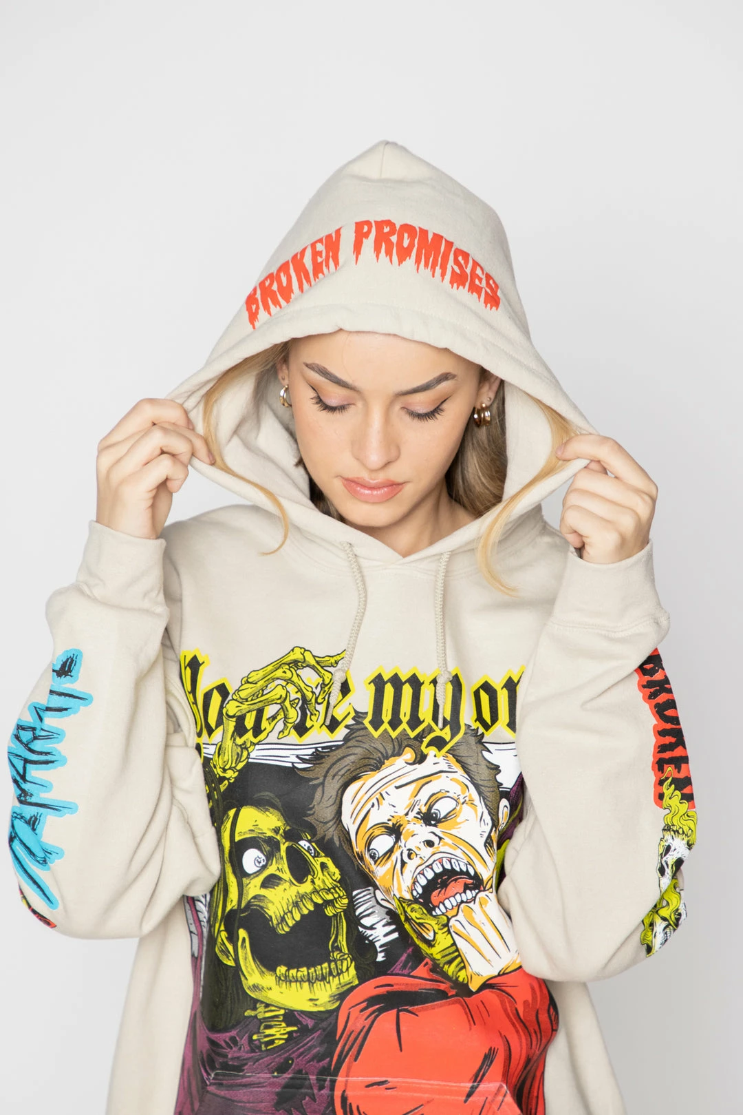 CASH Hoodies Only Nightmare Hoodie Sand 27 CASH Hoodies Only Nightmare Hoodie Sand