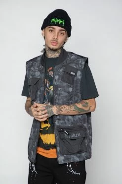 BROKEN PROMISES Catacombs Vest Black Outerwear